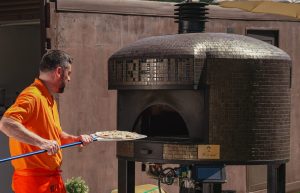 Projekt PIZZERIA SPECIAL med roterende brændefyret ovn fra HORÁCIO 1945